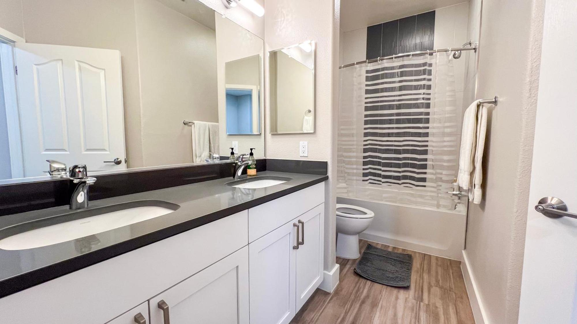 Hotel a capsule Modern In Trendy Area Los Angeles